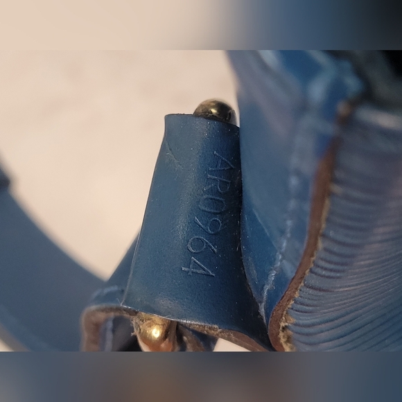 Authentic Vintage Louis Vuitton Blue Epi Bucket Noe - Picture 7 of 16